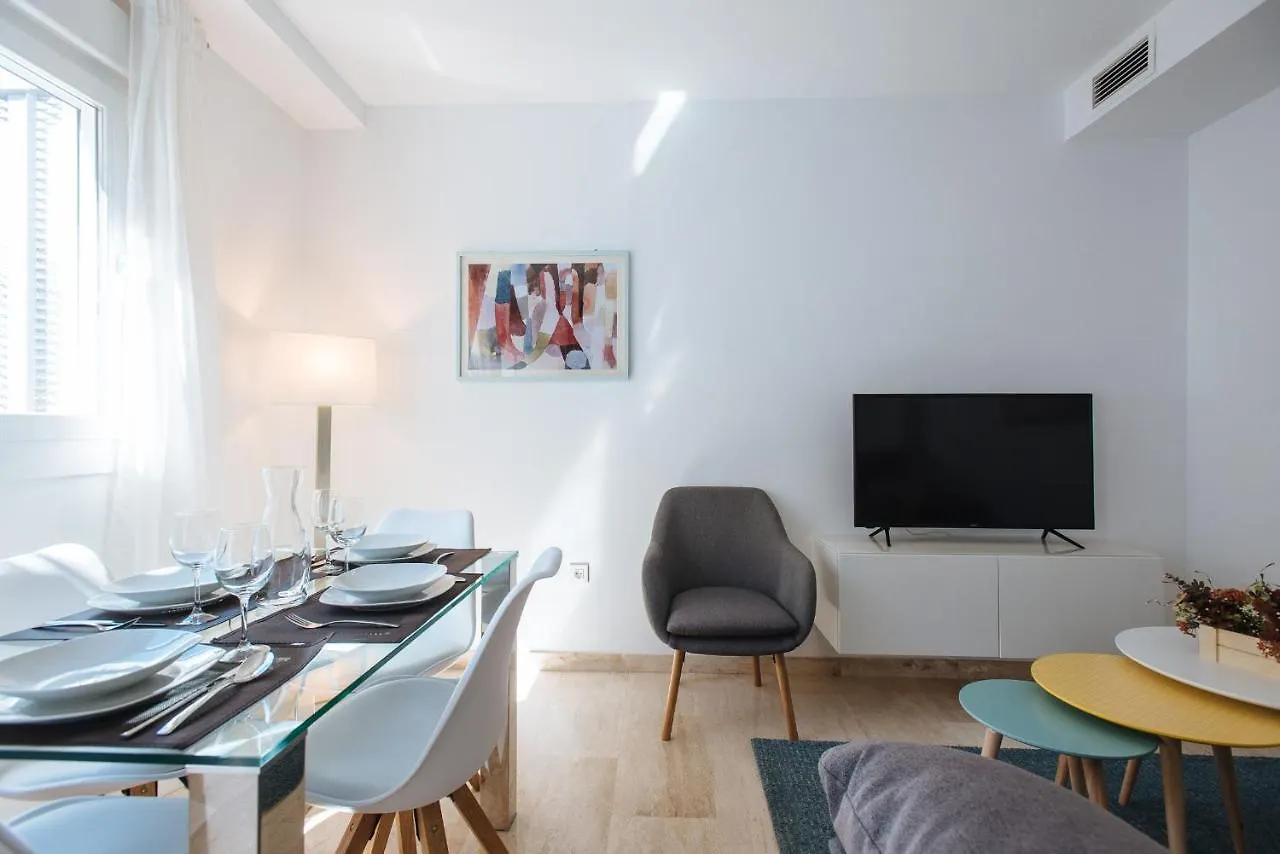 סביליה Triana Home - Free Parking 0*,  ספרד